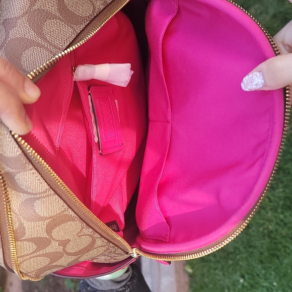 Coach Signature Court Backpack - Picture 4 of 5